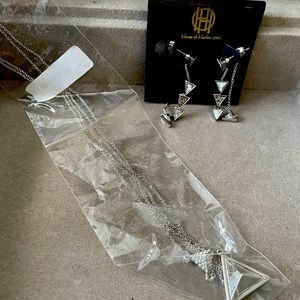 House of Harlow silver and white set